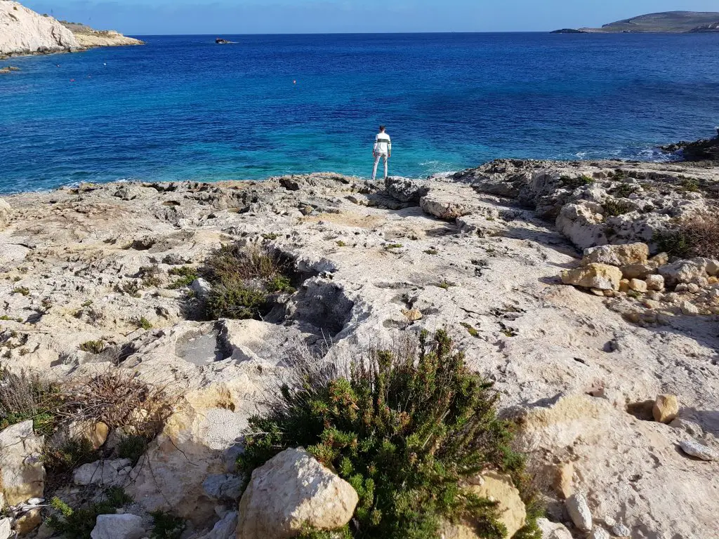 Things to do in Malta and Gozo - Admire the cost line in Ħondoq ir-Rummien, Gozo