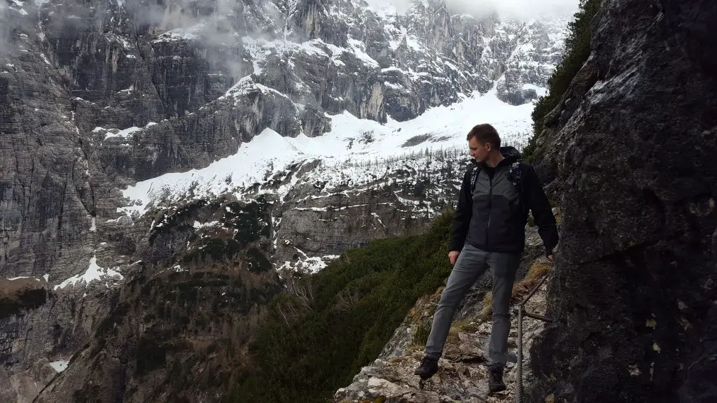 Dolomites Italy things to do - Hike to Lago di Sorapiss - IT Domomites