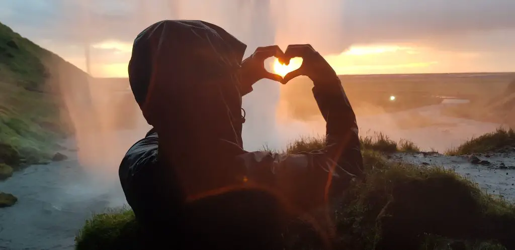 Travel Bucket List Ideas - Try not to regret visiting Iceland - IC