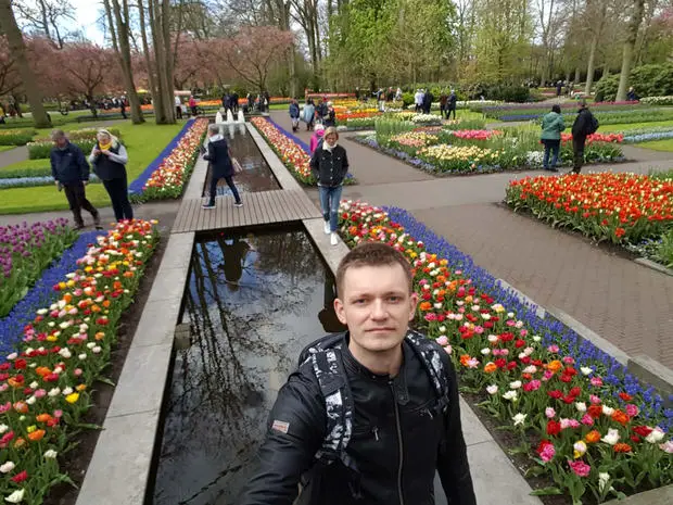 Tulips bloom Keukenhof gardens - What is the best time of year to see the tulips in Holland