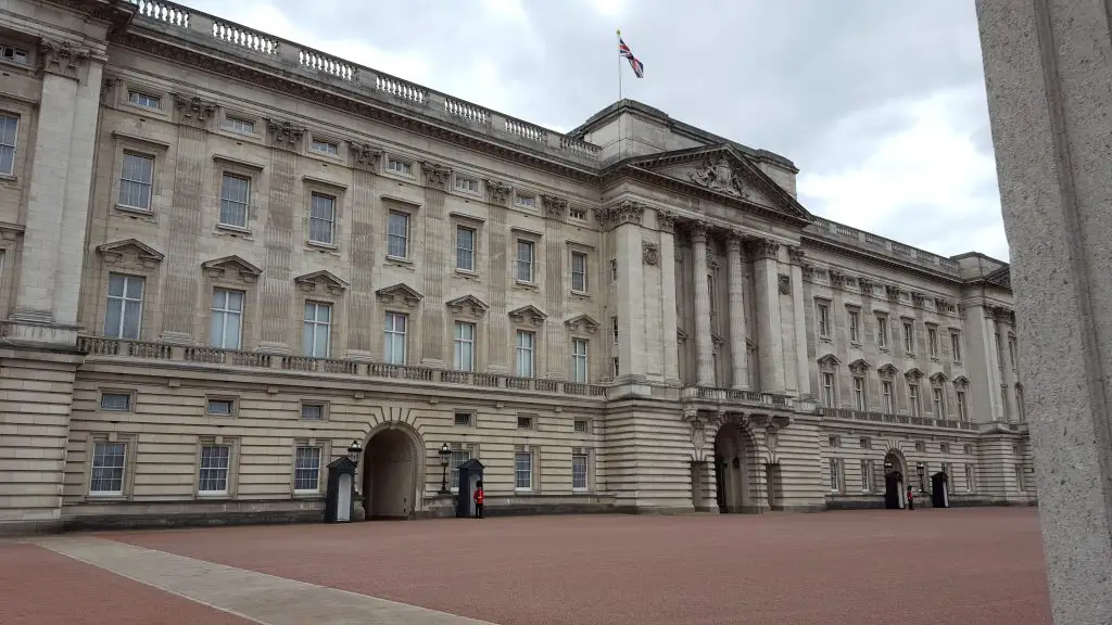 Bucket List Ideas UK - Buckingham Palace - things to do in the UK