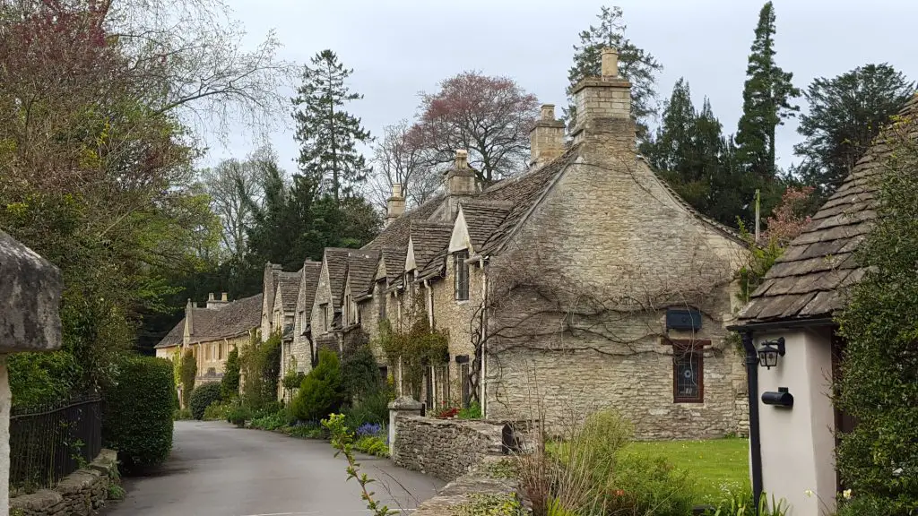 Places worth visiting in England - Castle Combe
