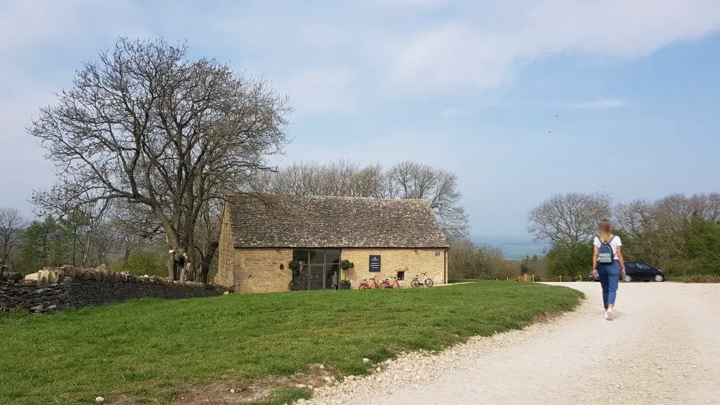 Are e-bikes available to hire around Broadway Tower