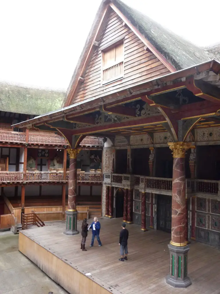 Romantic places in London - Globe Theatre