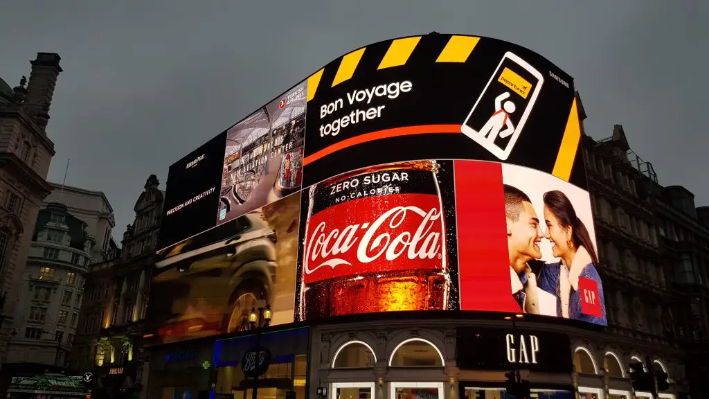 Famous landmarks in London - Piccadilly Circus
