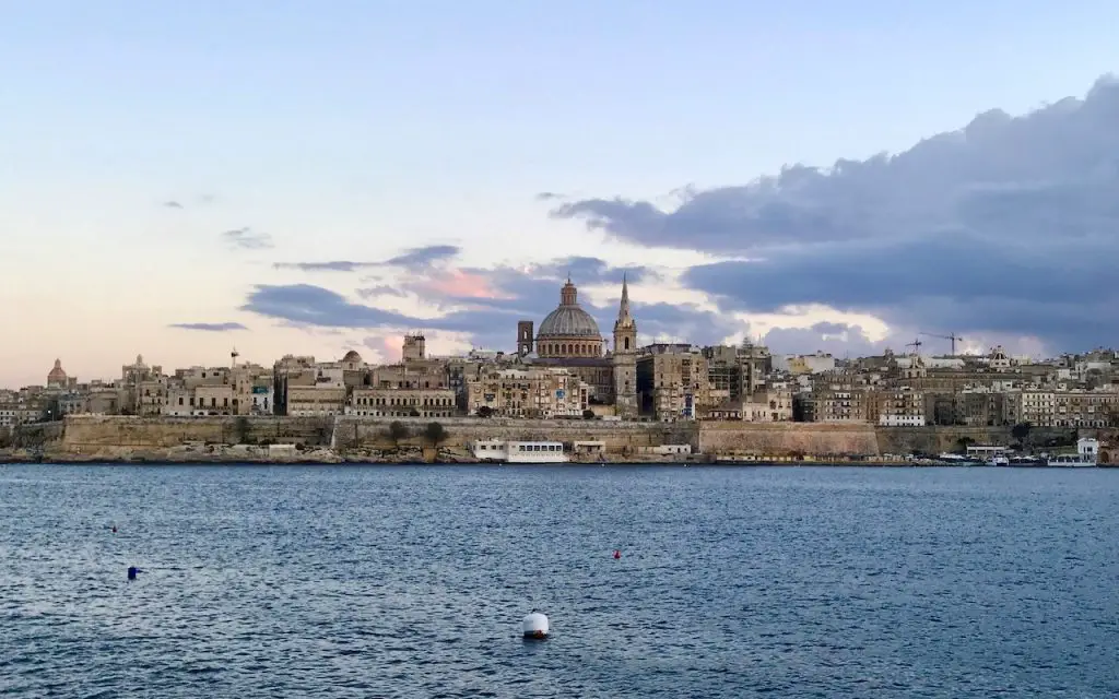 Where is warm in April in Europe - spring in Valetta