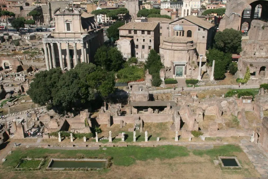 Where is warm in May in Europe - Spring in Roman Forum