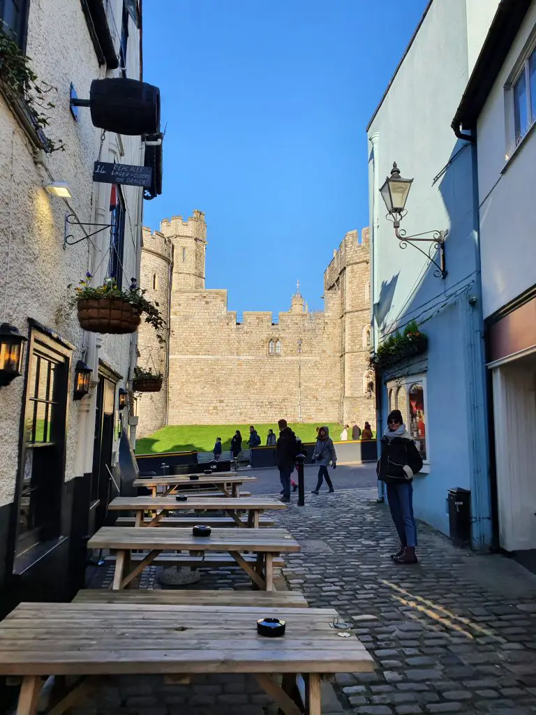 Things to do in Windsor - Pub lunch with a Castle view