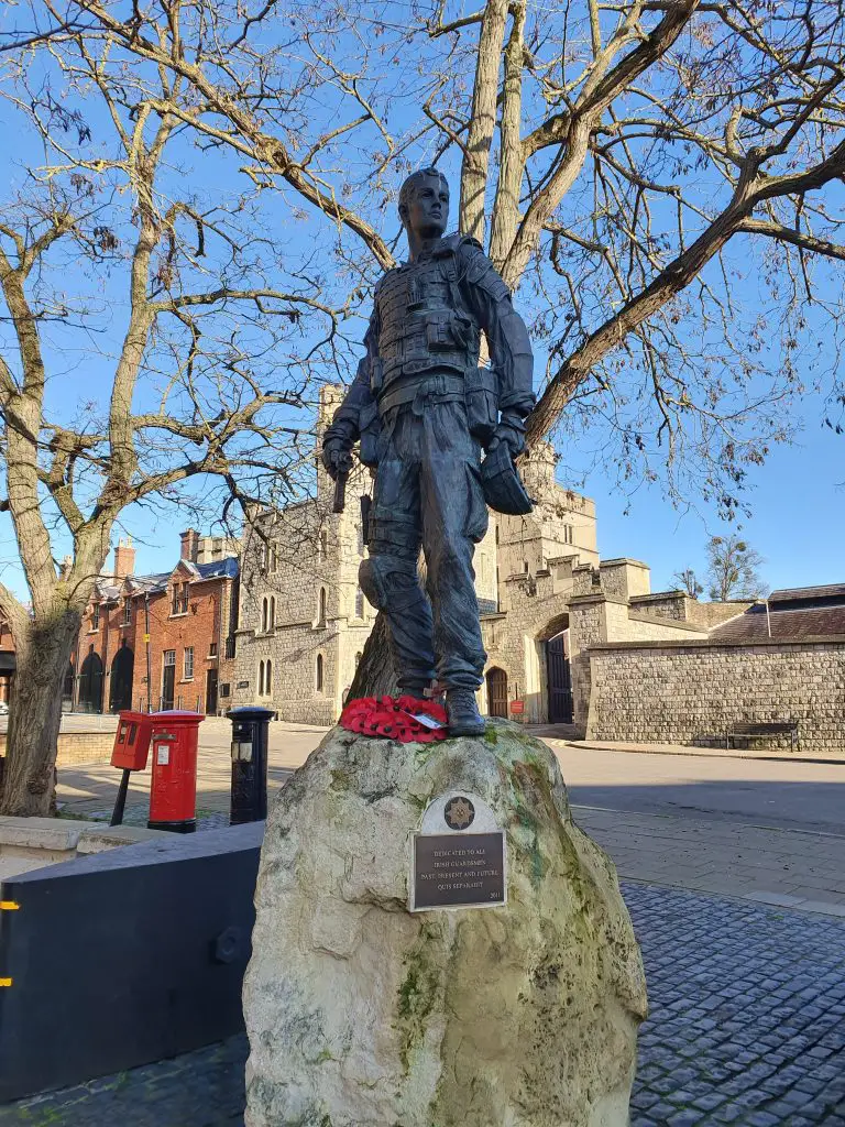 Things to do in Windsor - Soldier's Statue