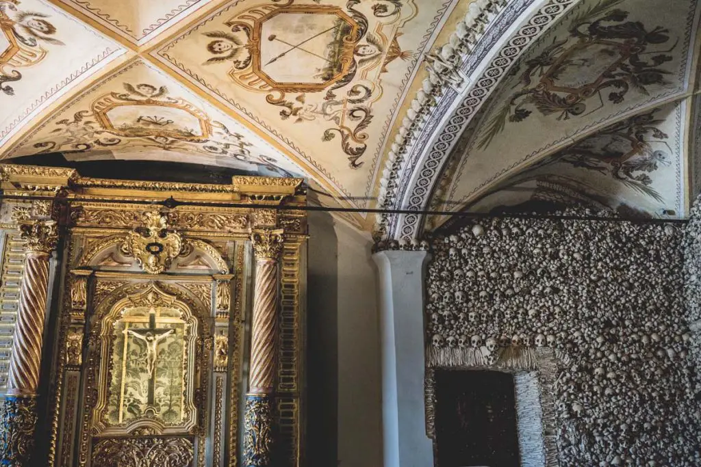 Cathedrals and churches of Europe - Capela dos Ossos - Évora, Portugal
