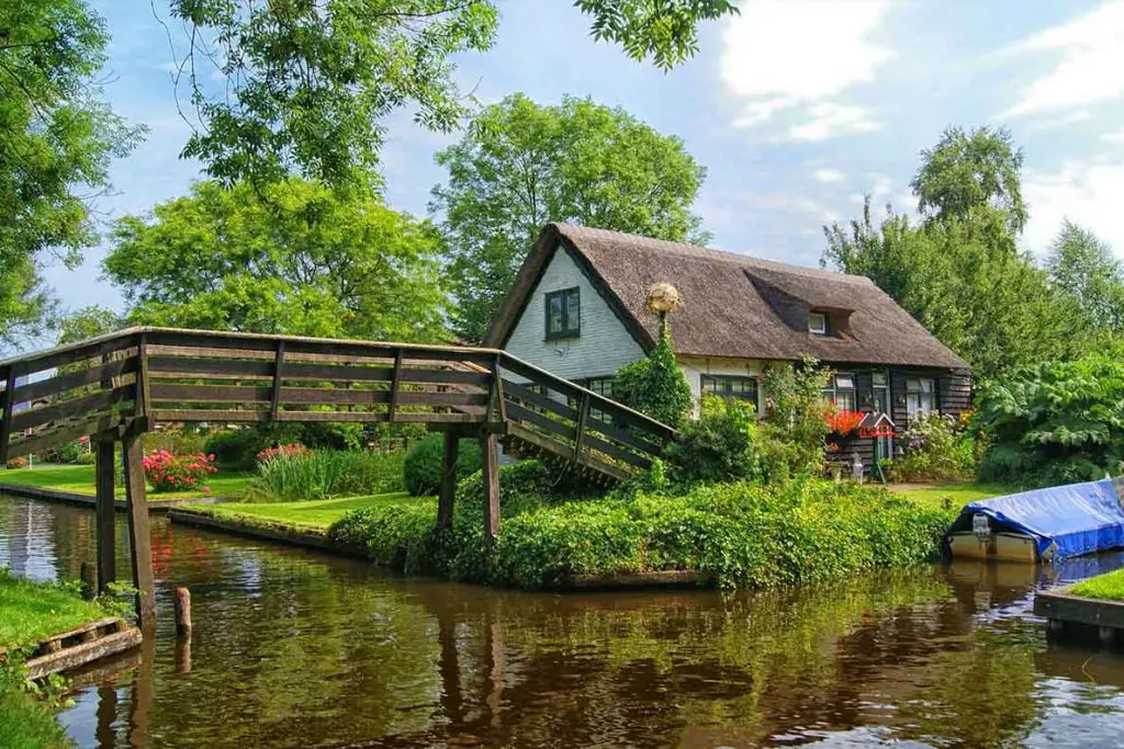 Fairytale villages in Europe - Giethoorn, Netherlands