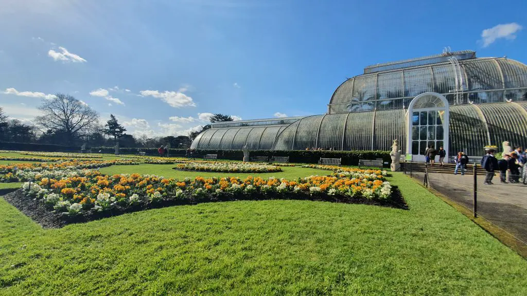 Famous landmarks in England - Royal Botanic Gardens, Kew
