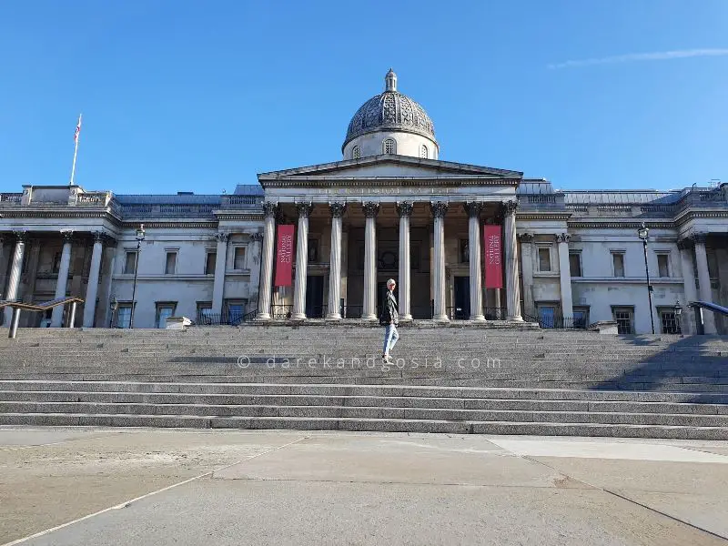 Best time of the day to visit Trafalgar Square in London