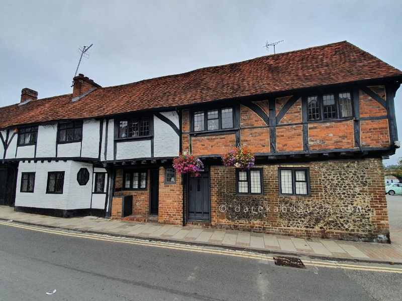 Henley on Thames - Old buildings on Friday street