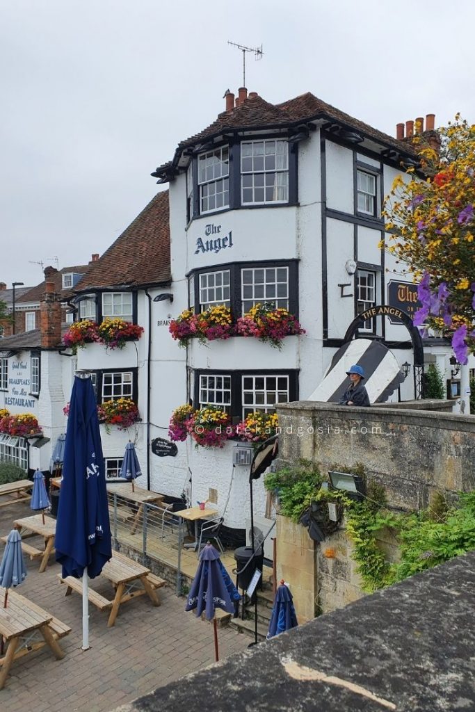 Henley on Thames Oxfordshire - The Angel on the Bridge