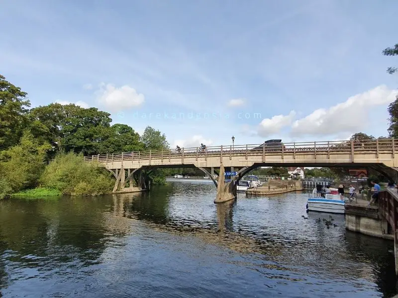 Goring on Thames Oxfordshire - Goring Bridge