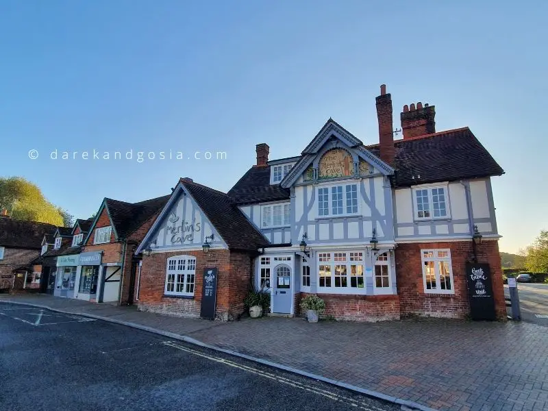 Country pubs near me - Merlin’s Cave, Chalfont St Giles