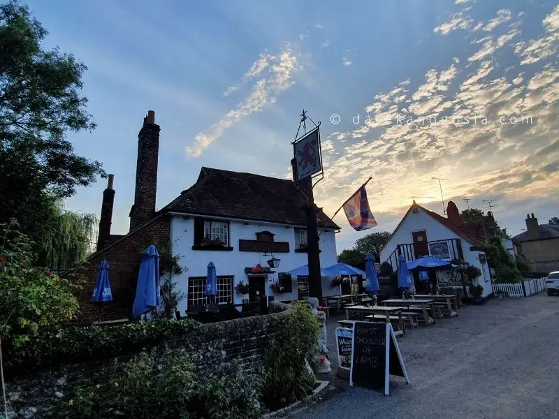 Country pubs near me - Red Lion pub, Little Missenden