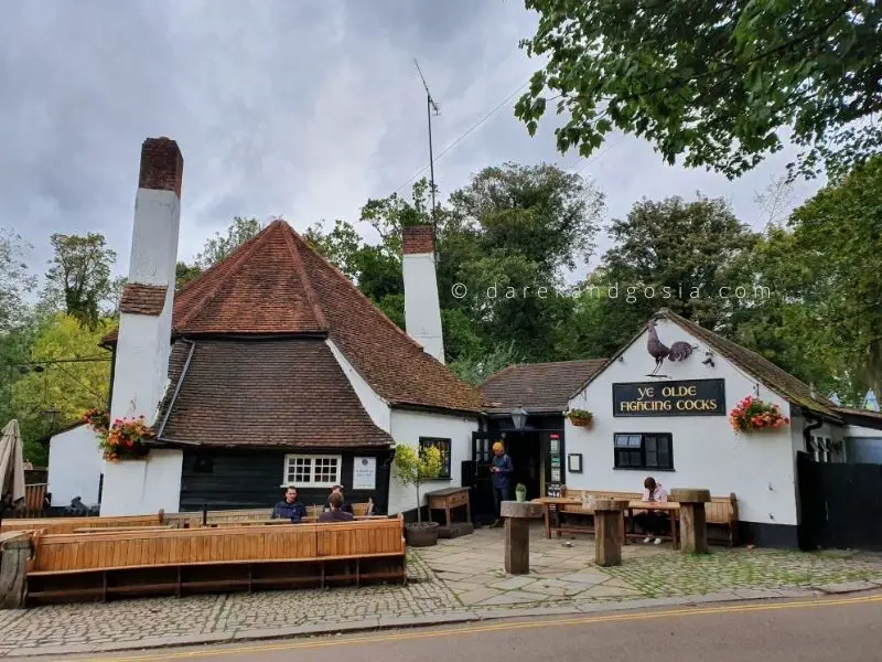 Top pubs near London - Ye Olde Fighting Co*ks, St. Albans