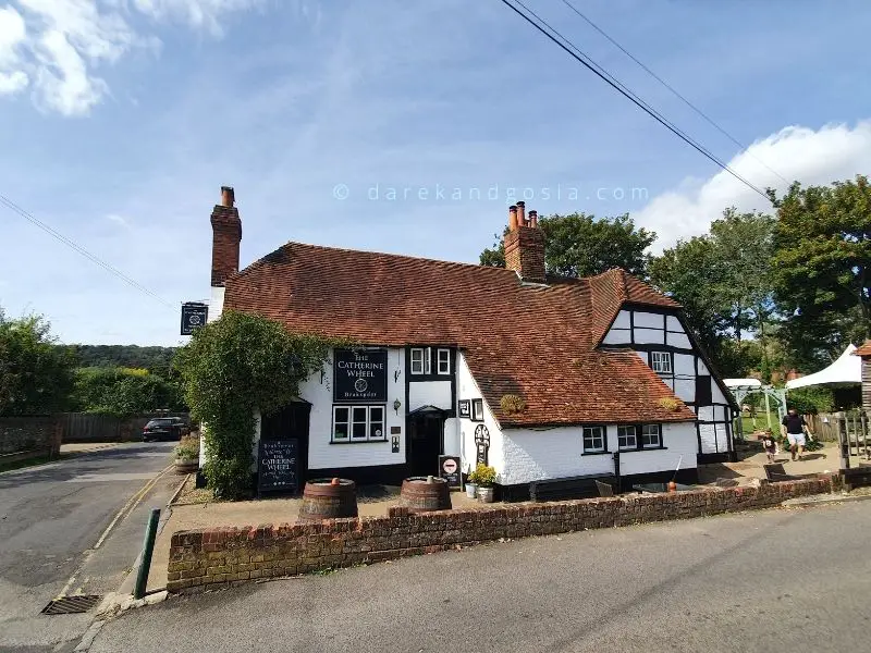 Village pubs near London - The Catherine Wheel, Goring