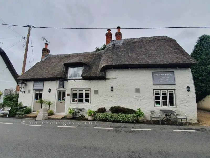 Country pub near me - The Half Moon, Cuxham