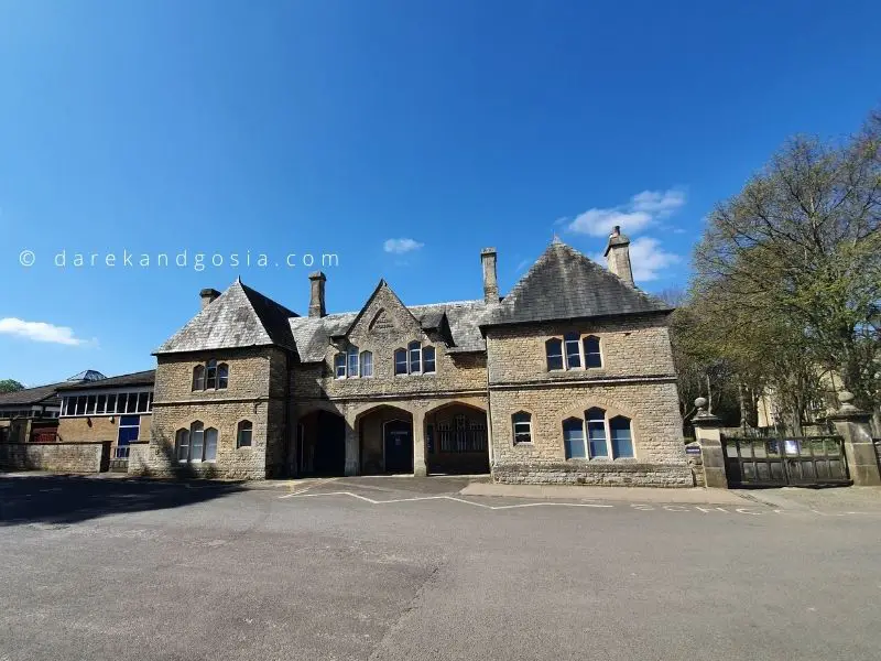 Must see in Witney UK - The Henry Box School