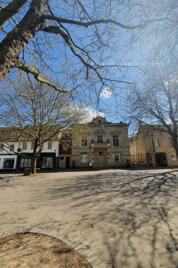 Where to go in Witney Oxfordshire - Market Square