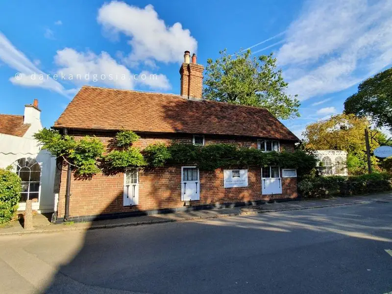 What to see in Shere Surrey - Kinghams Restaurant