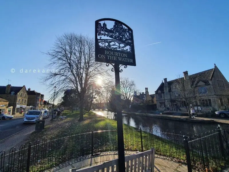 How to get to the village Bourton-on-the-Water?