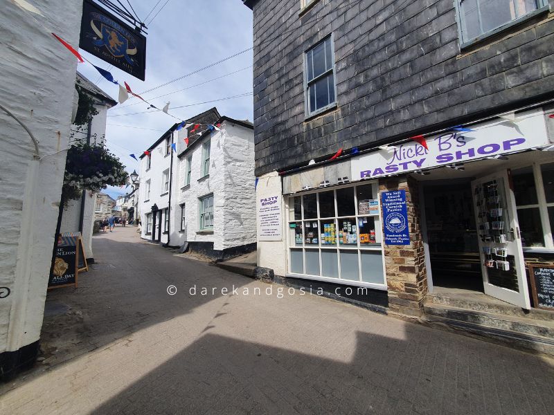 Can you drive into Port Isaac