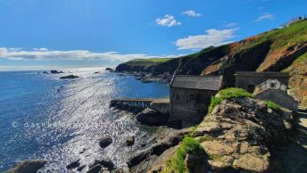 What is the Lizard Peninsula in Cornwall known for