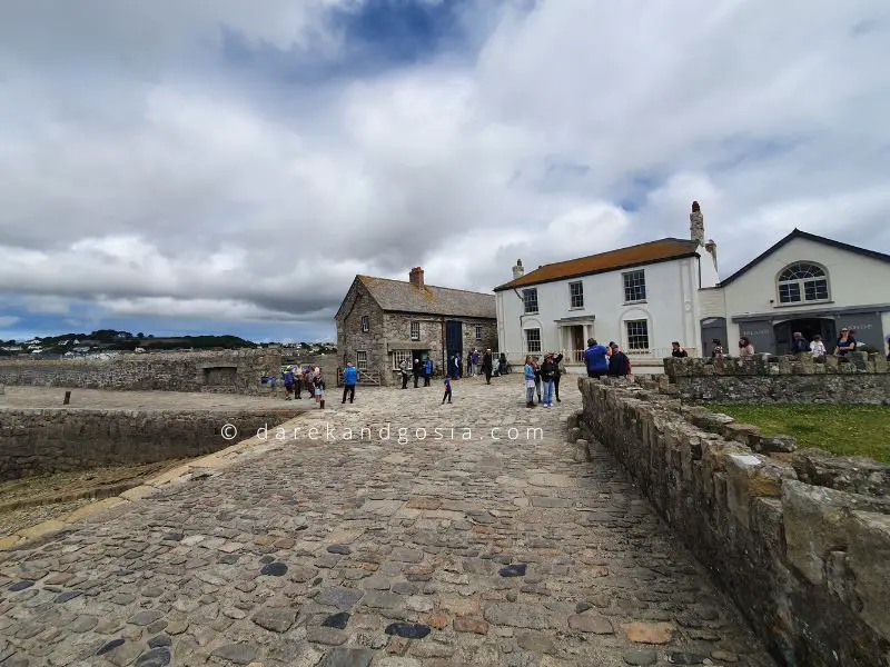 How many people visit St Michaels Mount every year