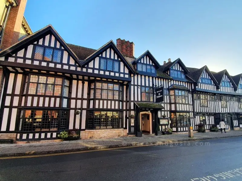 Places to visit near London by car - Stratford-upon-Avon